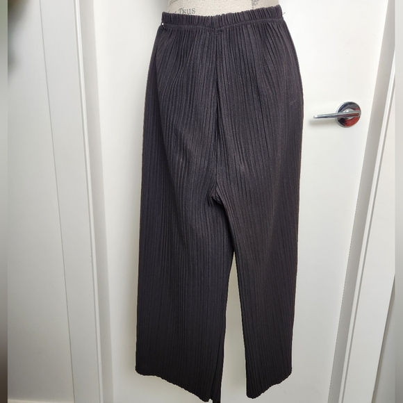 Pleated Blouse Pants Coord Set - Picture 13 of 16